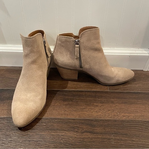 Frye Judith Double Zip Suede Ankle Booties in Ash 9M - Picture 6 of 12